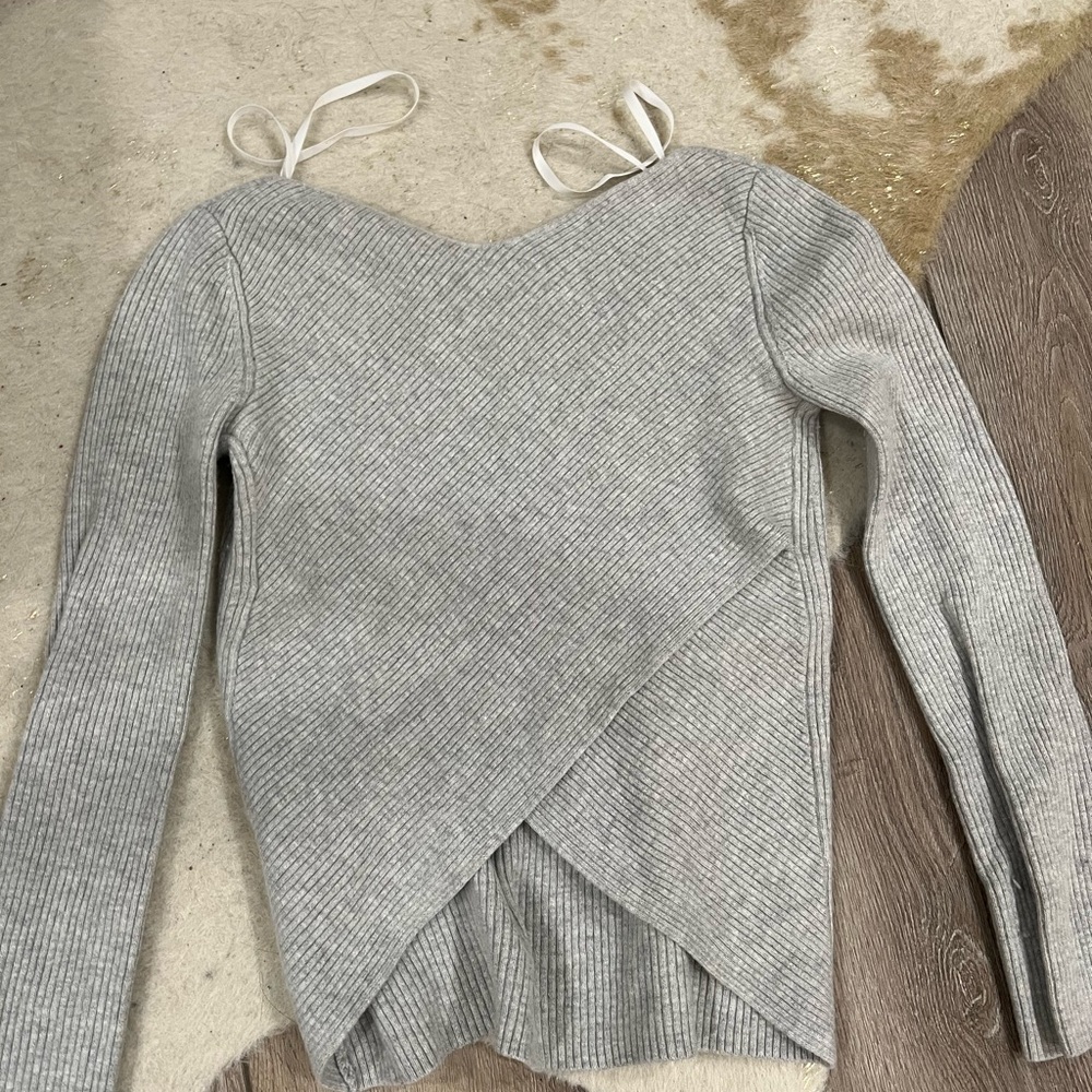 Aritzia Babaton Kitano sweater grey cross back - Picture 5 of 6